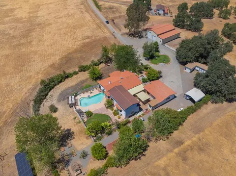 View/Area - 10750 Dixie Rd, Red Bluff, CA 96080 photo 4 of 7