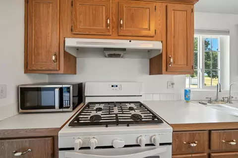Kitchen - 10750 Dixie Rd, Red Bluff, CA 96080 photo 7 of 7