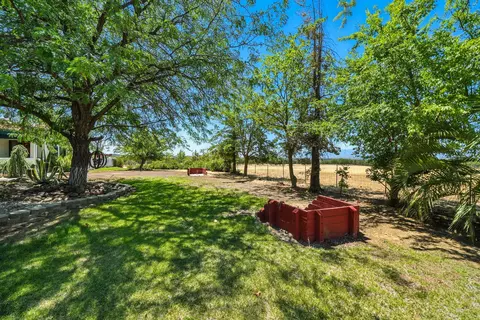 Exterior - 10750 Dixie Rd, Red Bluff, CA 96080 photo 3 of 24