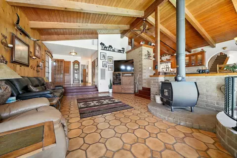 Living - 10750 Dixie Rd, Red Bluff, CA 96080 photo 2 of 4