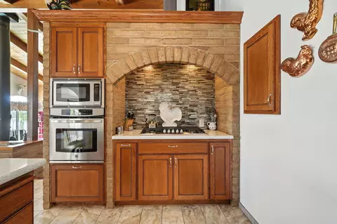Kitchen - 10750 Dixie Rd, Red Bluff, CA 96080 photo 4 of 7