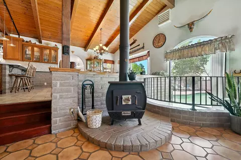 Entry Way - 10750 Dixie Rd, Red Bluff, CA 96080 photo 2 of 3