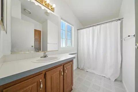 Bath - 10750 Dixie Rd, Red Bluff, CA 96080 photo 5 of 5