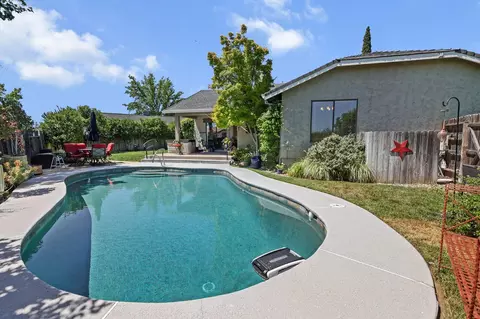 Exterior - 2788 Summerbreeze Pl, Redding, CA 96001 photo 4 of 7