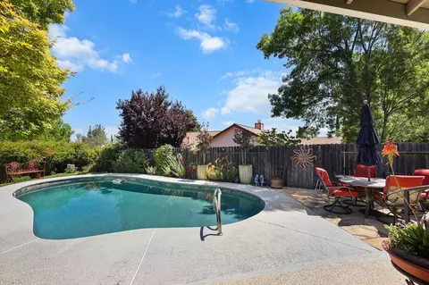 Exterior - 2788 Summerbreeze Pl, Redding, CA 96001 photo 5 of 7