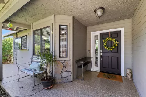 Exterior - 2788 Summerbreeze Pl, Redding, CA 96001 photo 2 of 7