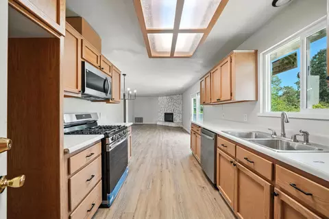 Entry Way - 2440 Howard Dr, Redding, CA 96002 photo 1 of 1