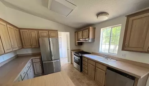 Kitchen - 10293 Candy Cane Ln, Redding, CA 96003 photo 1 of 1
