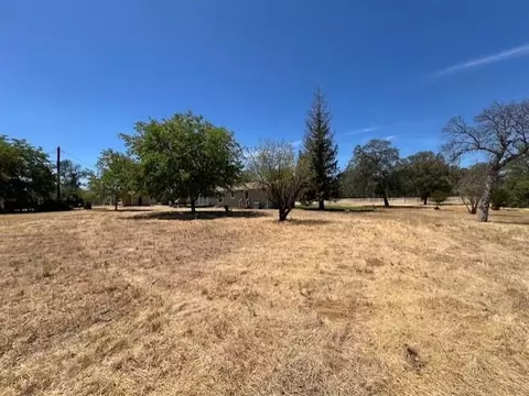 Exterior - 10293 Candy Cane Ln, Redding, CA 96003 photo 1 of 4