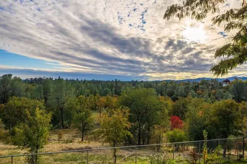4435 Dogwood Ln, Redding, CA 96003 photo 2