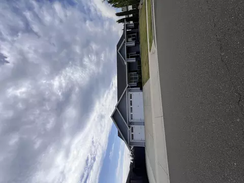 472 Belvedere Dr, Redding, CA 96003
