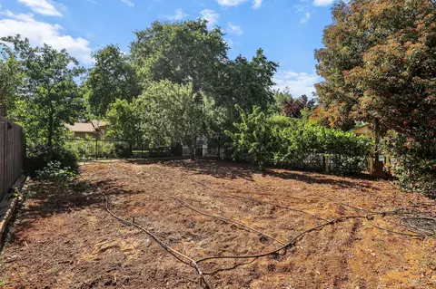 Exterior - 7057 Riata Dr, Redding, CA 96002 photo 14 of 42