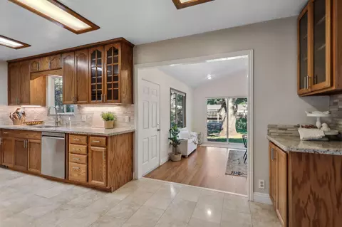 Entry Way - 7057 Riata Dr, Redding, CA 96002 photo 3 of 8