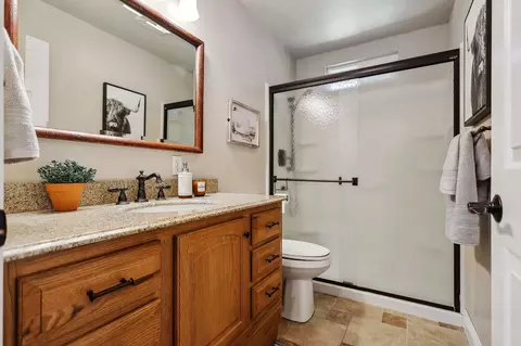 Bath - 7057 Riata Dr, Redding, CA 96002 photo 2 of 3
