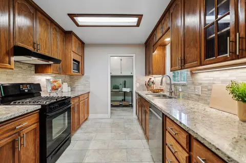 Kitchen - 7057 Riata Dr, Redding, CA 96002 photo 2 of 3