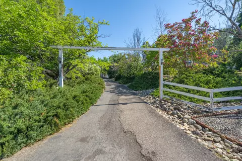 16160 Plateau Cir, Redding, CA 96001