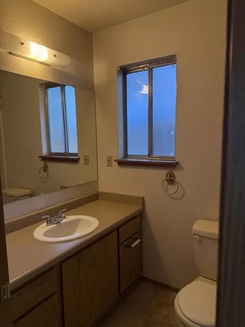 Bath - 4056 Cirrus St, Redding, CA 96002 photo 1 of 3