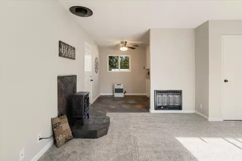 Living - 509 Deetz Rd, Mount Shasta, CA 96067 photo 2 of 3