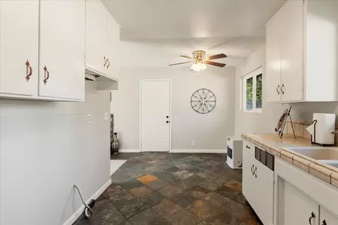 Entry Way - 509 Deetz Rd, Mount Shasta, CA 96067 photo 1 of 1