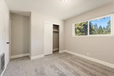 Bedroom - 509 Deetz Rd, Mount Shasta, CA 96067 photo 2 of 6