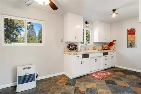 Kitchen - 509 Deetz Rd, Mount Shasta, CA 96067 photo 1 of 3