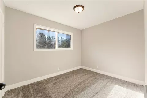 Bedroom - 509 Deetz Rd, Mount Shasta, CA 96067 photo 5 of 6