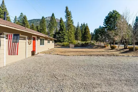 Exterior - 509 Deetz Rd, Mount Shasta, CA 96067 photo 5 of 7