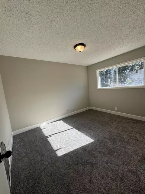 Bedroom - 509 Deetz Rd, Mount Shasta, CA 96067 photo 3 of 6