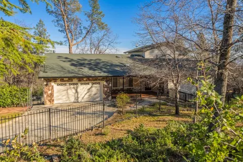 15943 Highland Cir, Redding, CA 96001 photo 2