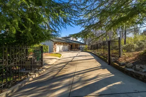 15943 Highland Cir, Redding, CA 96001