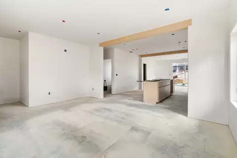 Living - 1319 Ridge Dr, Redding, CA 96001 photo 4 of 9