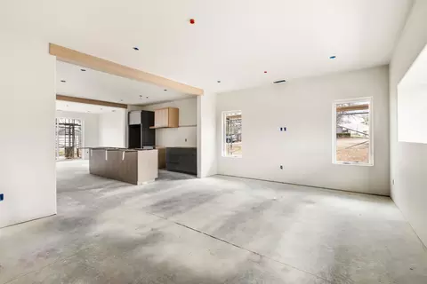 Living - 1319 Ridge Dr, Redding, CA 96001 photo 3 of 9