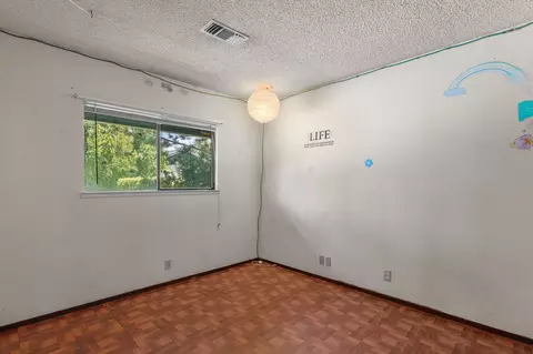 Bedroom - 2760 Oriole Dr, Red Bluff, CA 96080 photo 5 of 5
