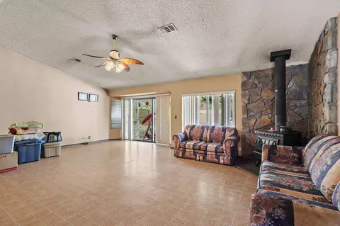 Living - 2760 Oriole Dr, Red Bluff, CA 96080 photo 2 of 3