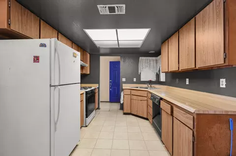 Kitchen - 2760 Oriole Dr, Red Bluff, CA 96080 photo 2 of 2