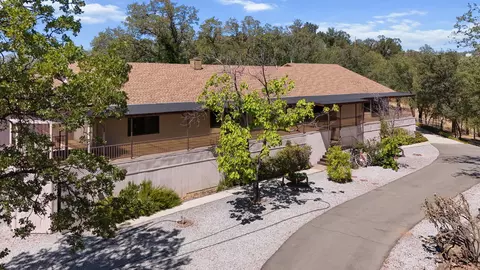 23038 Elk Trl, Redding, CA 96003