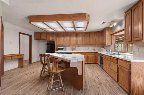 Kitchen - 23038 Elk Trl, Redding, CA 96003 photo 2 of 2