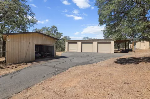 Exterior - 23038 Elk Trl, Redding, CA 96003 photo 2 of 9