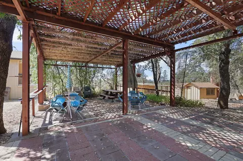 Exterior - 23038 Elk Trl, Redding, CA 96003 photo 4 of 9