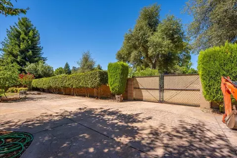 Exterior - 4664 Alta Camino Dr, Redding, CA 96002 photo 23 of 33