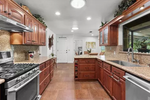 Kitchen - 4664 Alta Camino Dr, Redding, CA 96002 photo 5 of 5