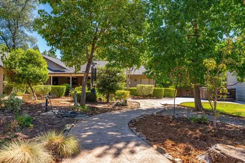 Exterior - 4664 Alta Camino Dr, Redding, CA 96002 photo 27 of 33