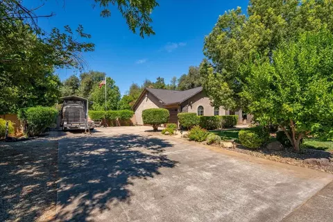 Exterior - 4664 Alta Camino Dr, Redding, CA 96002 photo 29 of 33