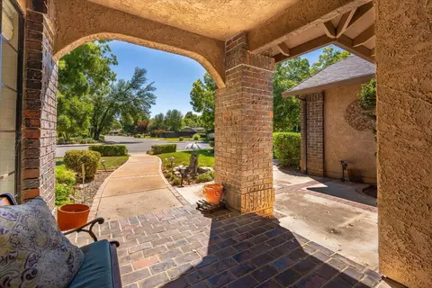 Exterior - 4664 Alta Camino Dr, Redding, CA 96002 photo 4 of 33