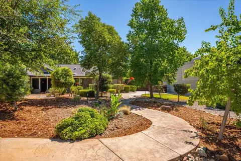 Exterior - 4664 Alta Camino Dr, Redding, CA 96002 photo 25 of 33