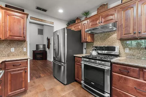 Kitchen - 4664 Alta Camino Dr, Redding, CA 96002 photo 3 of 5