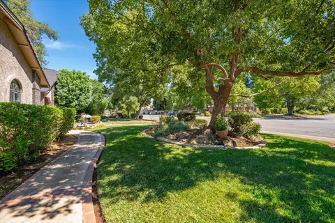 Exterior - 4664 Alta Camino Dr, Redding, CA 96002 photo 32 of 33