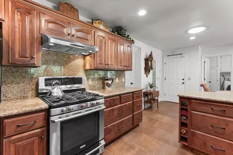 Kitchen - 4664 Alta Camino Dr, Redding, CA 96002 photo 4 of 5