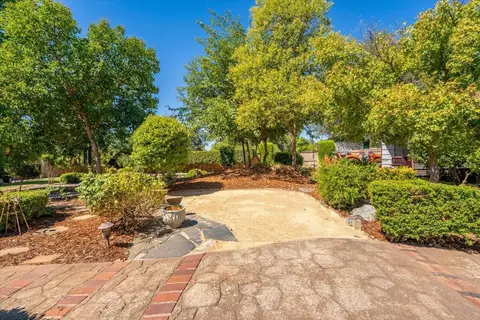 Exterior - 4664 Alta Camino Dr, Redding, CA 96002 photo 16 of 33