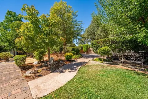 Exterior - 4664 Alta Camino Dr, Redding, CA 96002 photo 19 of 33